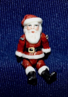 #825 Jointed Santa: 1"
